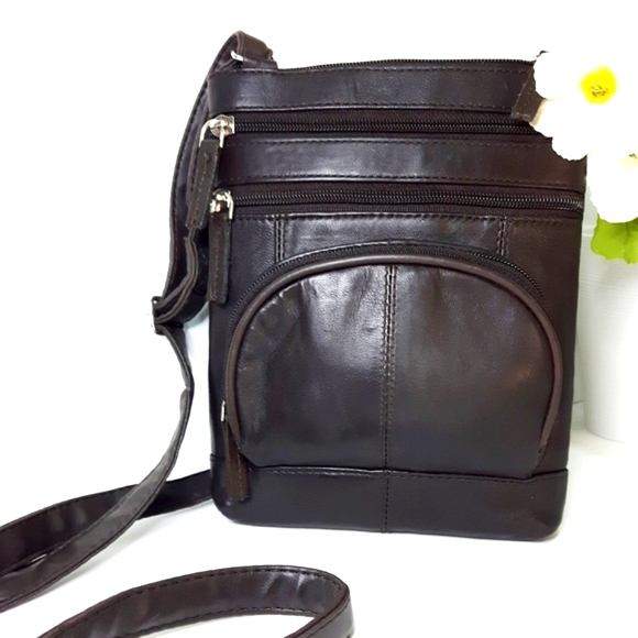 n/a Handbags - Vtg Brown Soft Leather Crossbody Bag🍂Multi Pocket Bag